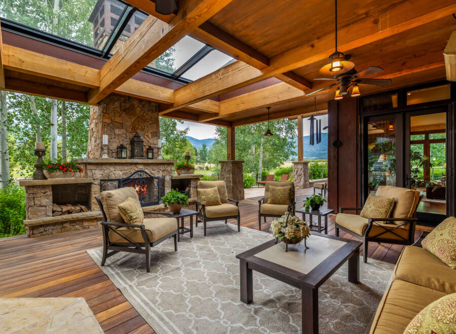 Experience luxury living in this stunning outdoor space, perfect for entertaining or relaxing.