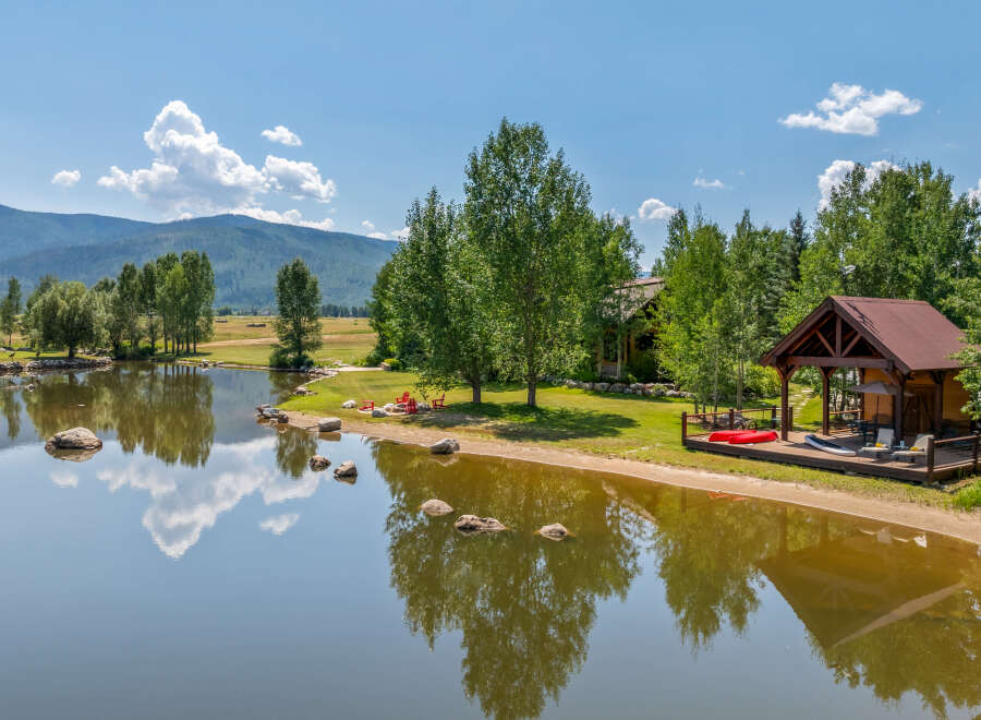 Escape to your dream retreat! This stunning property boasts a serene lake, perfect for waterside relaxation.