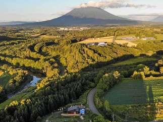 Discover the tranquility of this stunning property nestled in a picturesque landscape.