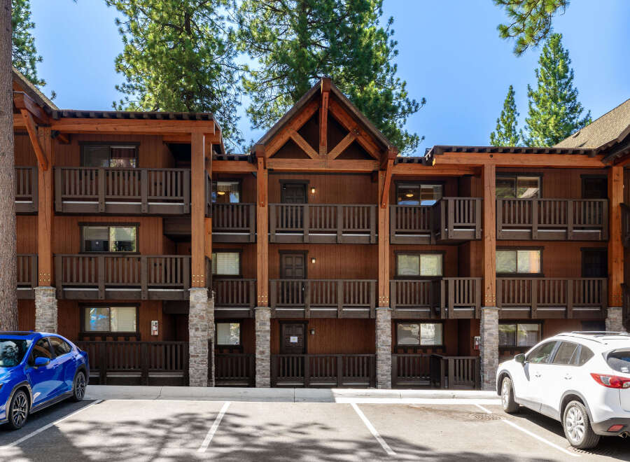 Discover a charming mountain retreat with this stunning property.