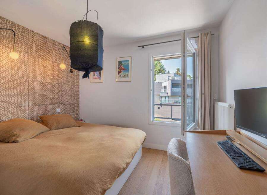Discover the charm of this inviting bedroom, featuring a cozy bed and stylish decor.