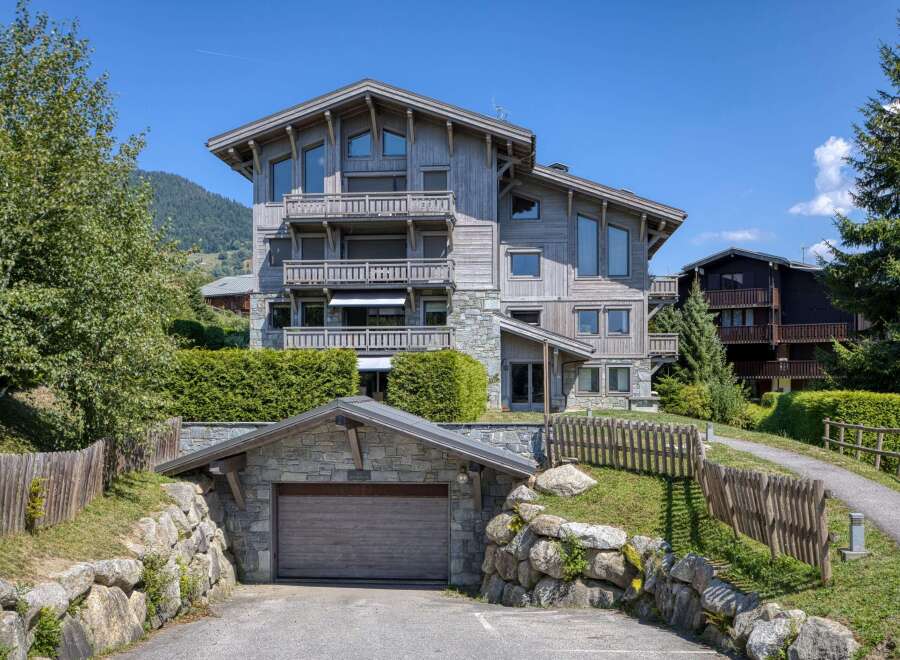 This stunning wooden chalet offers a luxurious retreat with its spacious design and breathtaking mountain views.