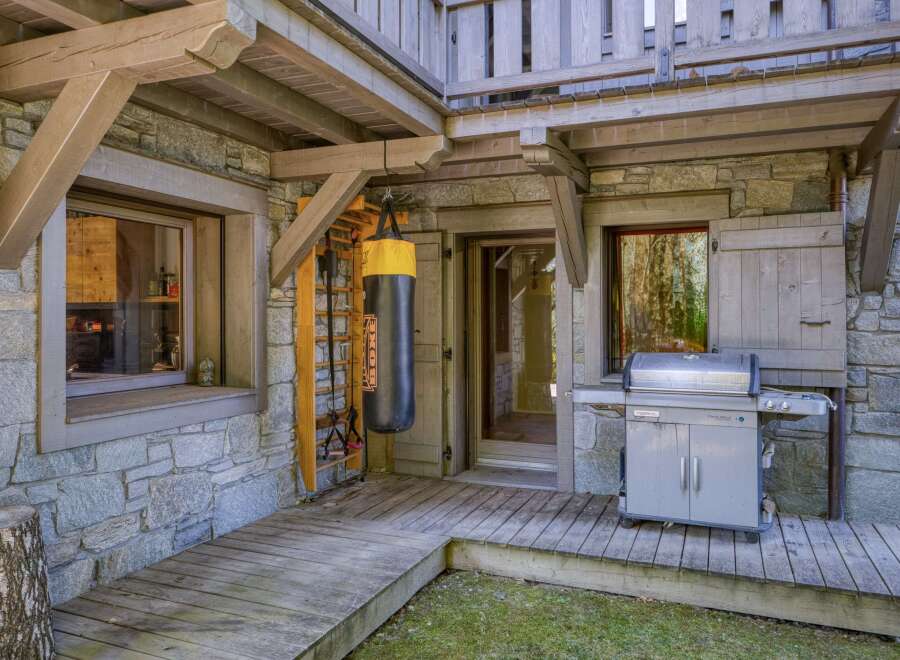 This stunning property boasts a unique outdoor space, perfect for relaxation and entertainment.
