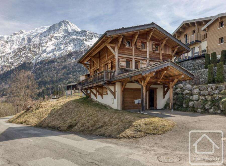 Discover a stunning chalet nestled in the heart of the mountains, offering breathtaking views and luxurious living.