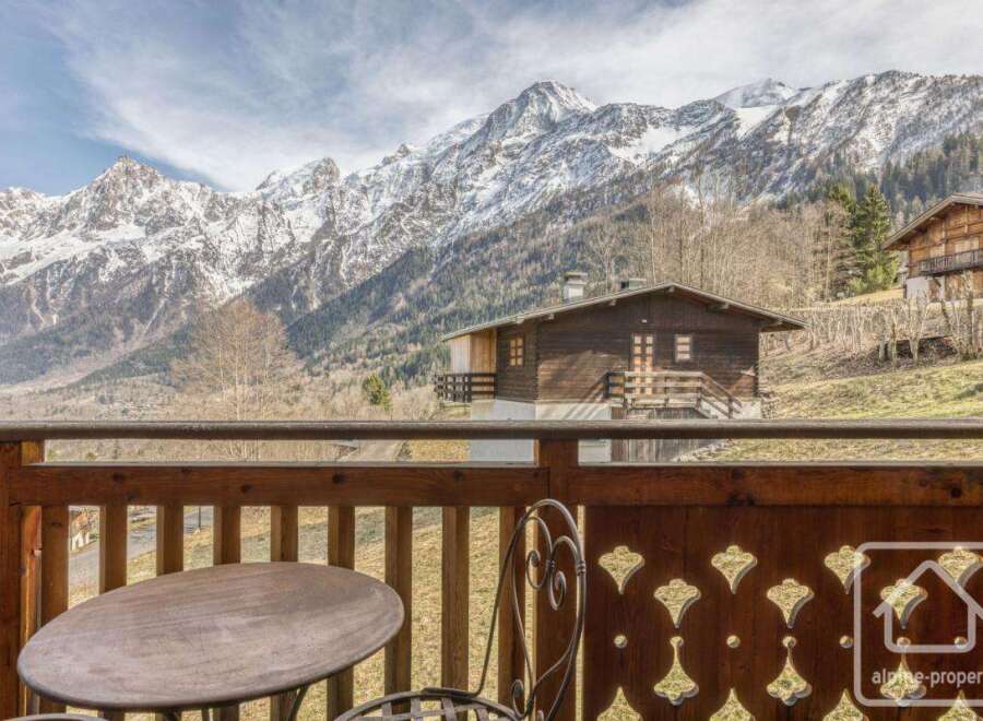 Experience the tranquility of mountain living in this charming property.