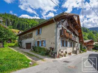 Discover the charm of this stunning property, ideally situated in a picturesque location.