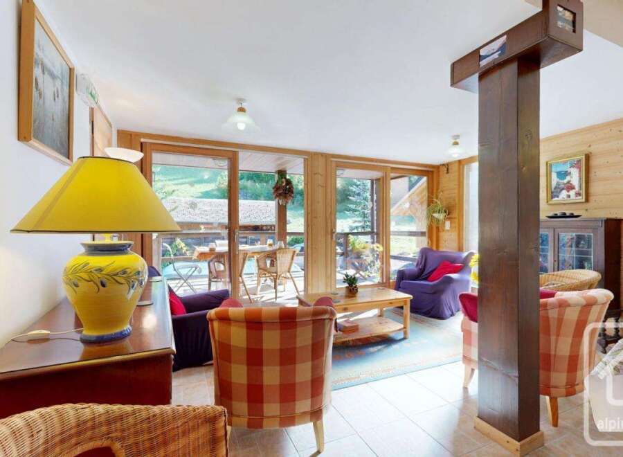 This charming property boasts a bright and airy living space, perfect for relaxation and entertaining.