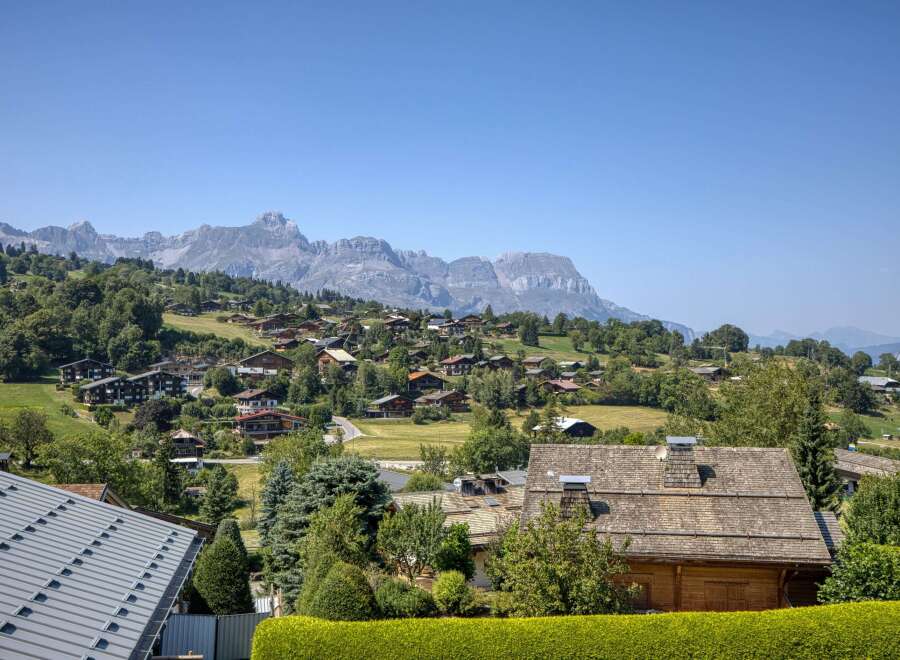 Discover the charm of this picturesque village nestled in the heart of the mountains.
