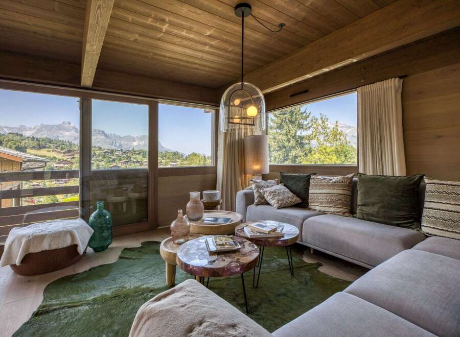 Experience luxury living with breathtaking mountain views in this stunning property.