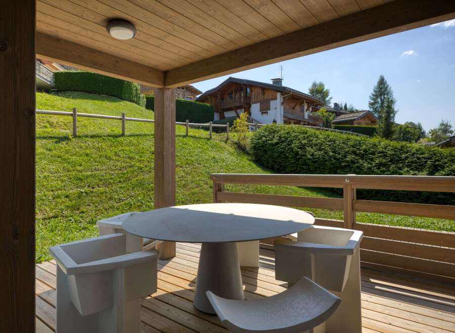 Enjoy the tranquility of this charming outdoor space, perfect for relaxation and entertaining.