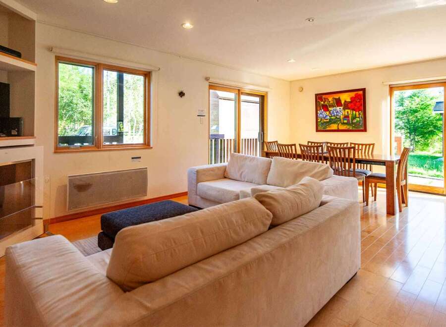 Step into a bright and inviting living space, perfect for relaxation and entertaining.