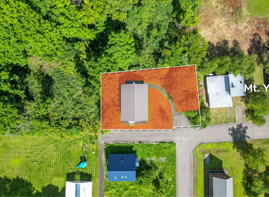 Discover a stunning property nestled in a serene, green environment.