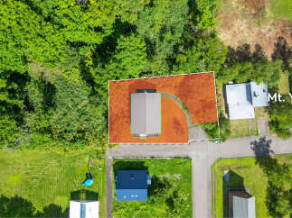 Discover a stunning property nestled in a serene, green environment.