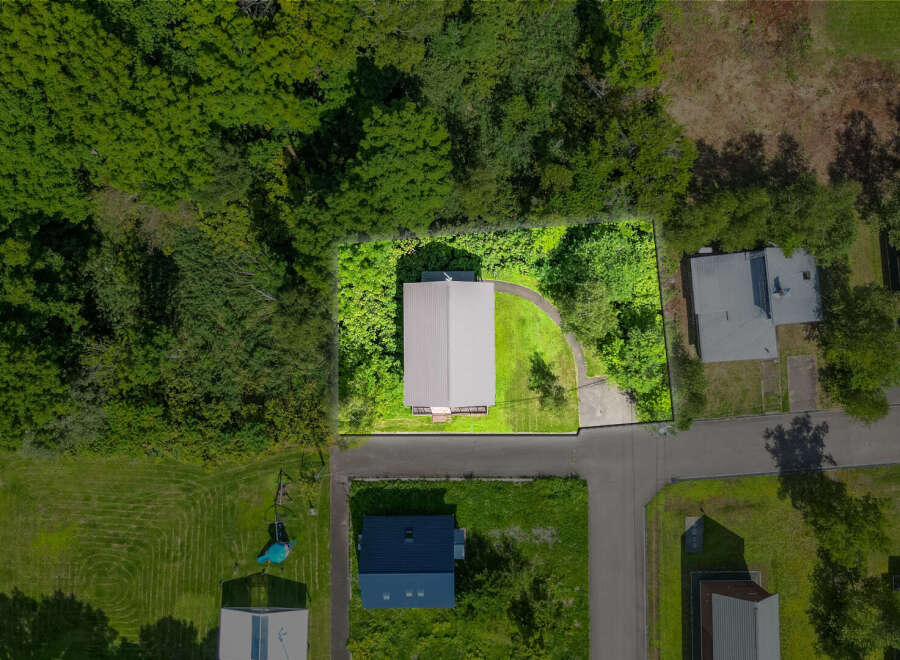 Discover this charming property nestled in a serene, green environment.