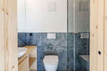 This modern bathroom features a sleek design with a focus on natural materials.