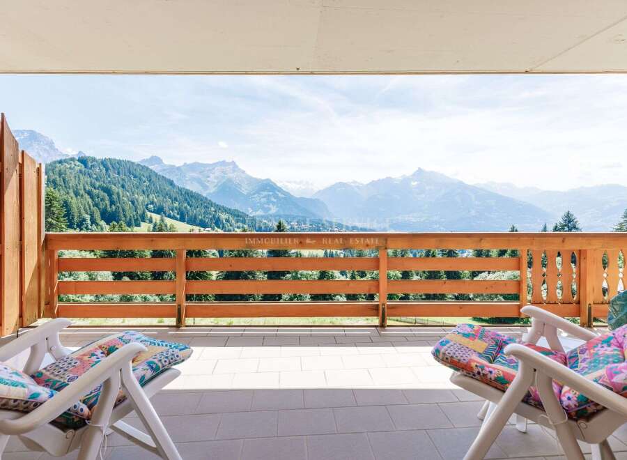 Enjoy breathtaking mountain views from this stunning property.