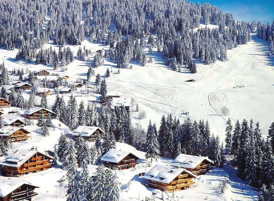 Discover the charm of this stunning mountain chalet, nestled amidst a picturesque winter wonderland.