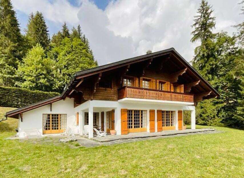 Discover the charm of this stunning chalet nestled in a serene, green landscape.