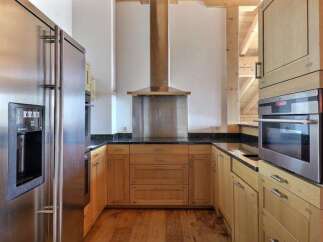This stunning kitchen boasts modern appliances and a sleek design, perfect for culinary enthusiasts.