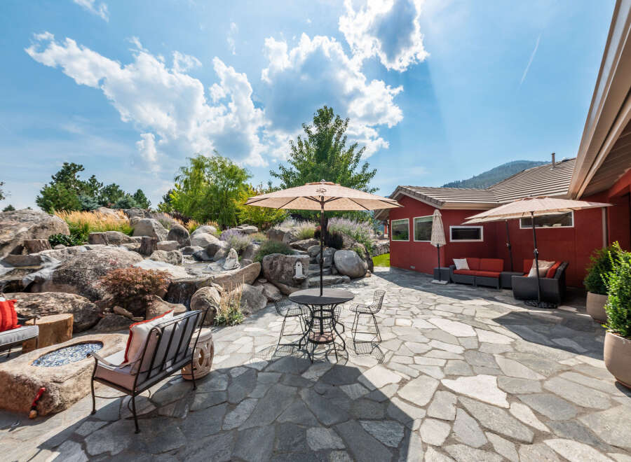 Experience luxury living in this stunning outdoor oasis.