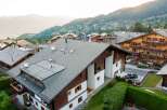 Discover a stunning chalet nestled in a picturesque mountain setting.