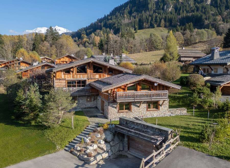 Discover the charm of this stunning chalet nestled in a picturesque mountain setting.