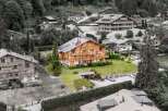 Discover a stunning chalet nestled in a picturesque mountain setting.