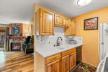 Discover the charm of this cozy kitchen, perfect for preparing delicious meals.