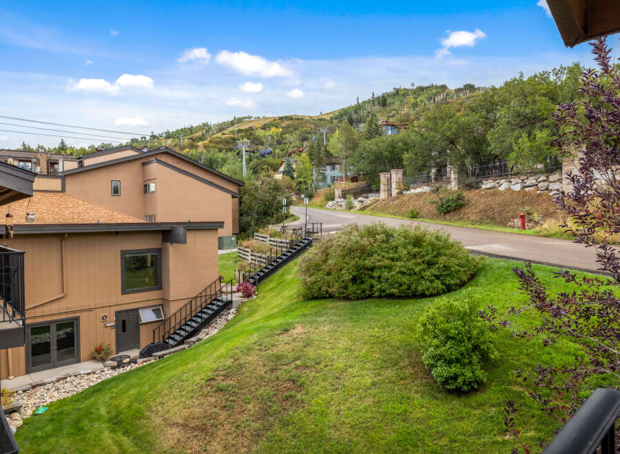 Discover the charm of this stunning property nestled in a picturesque location.