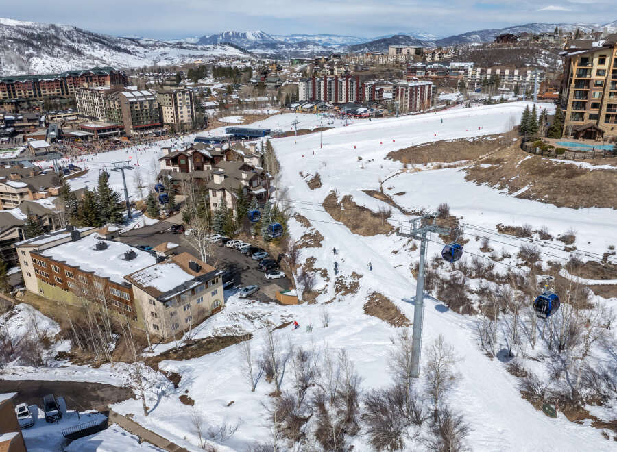 Experience the ultimate ski-in/ski-out lifestyle with this stunning property! Nestled in a picturesque mountain setting, this residence offers unparalleled access to world-class skiing and snowboarding.