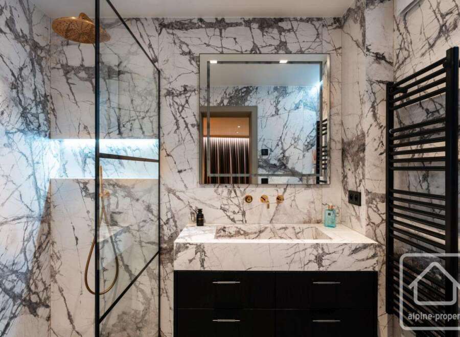 Experience luxury in this stunning bathroom featuring exquisite marble finishes.
