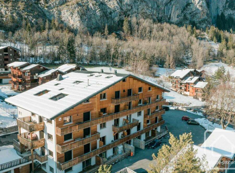 Discover a stunning alpine property nestled in a picturesque mountain setting.