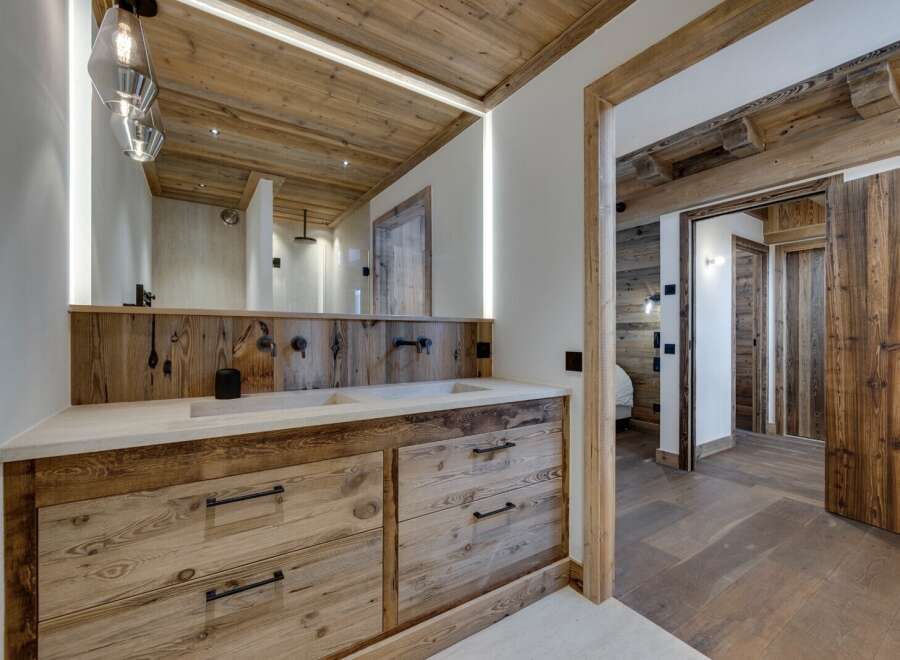 This stunning bathroom showcases rustic elegance with its wooden accents and modern design.