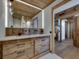 This stunning bathroom showcases rustic elegance with its wooden accents and modern design.