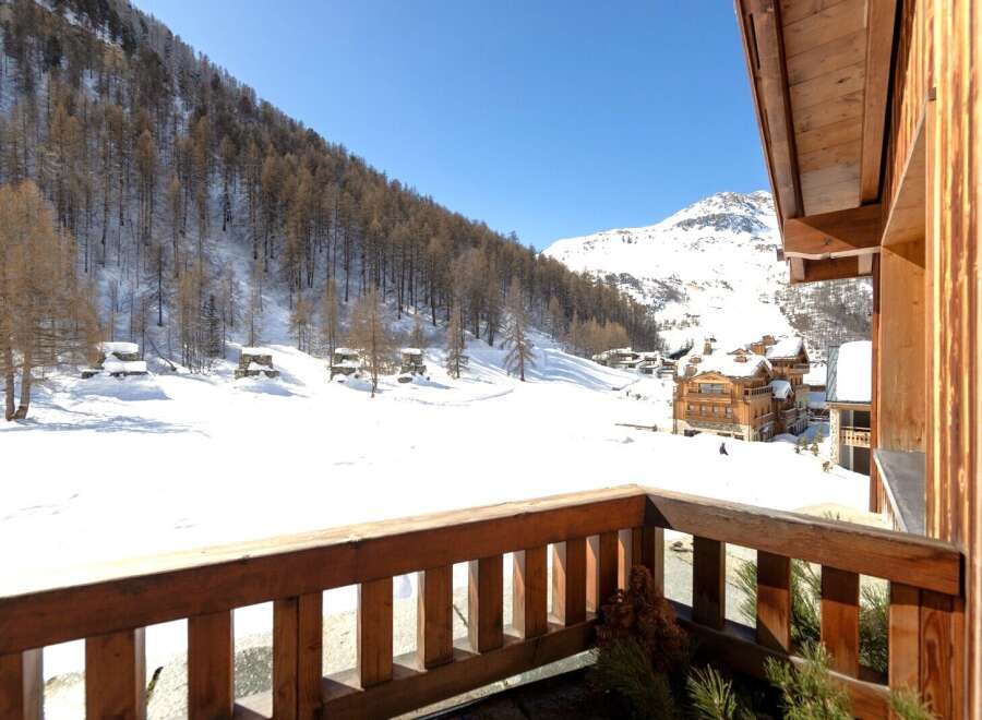 Enjoy breathtaking mountain views from this stunning property.