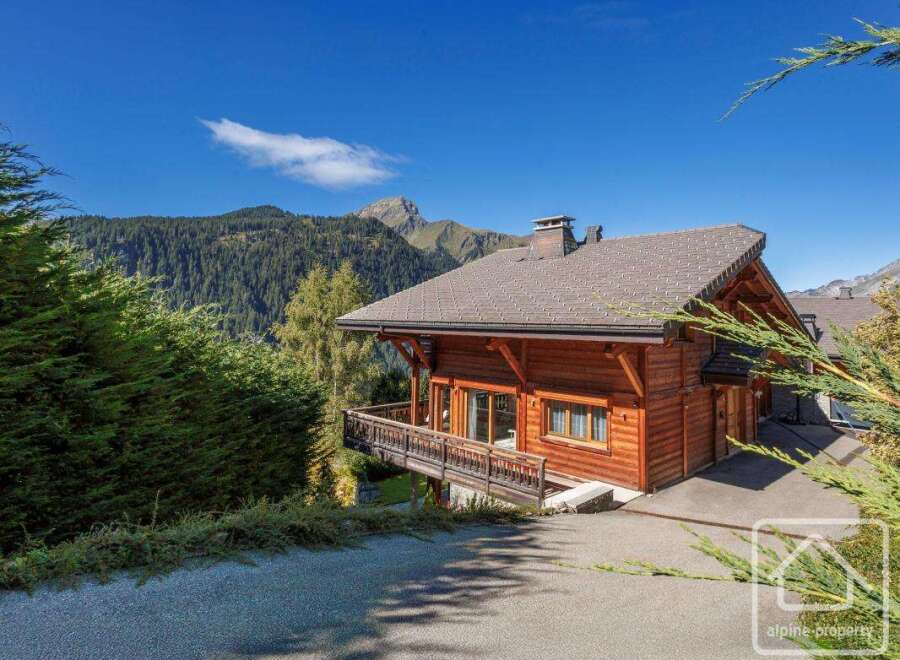 Discover a stunning wooden chalet nestled in the heart of the mountains.