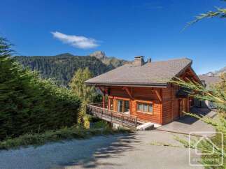 Discover a stunning wooden chalet nestled in the heart of the mountains.