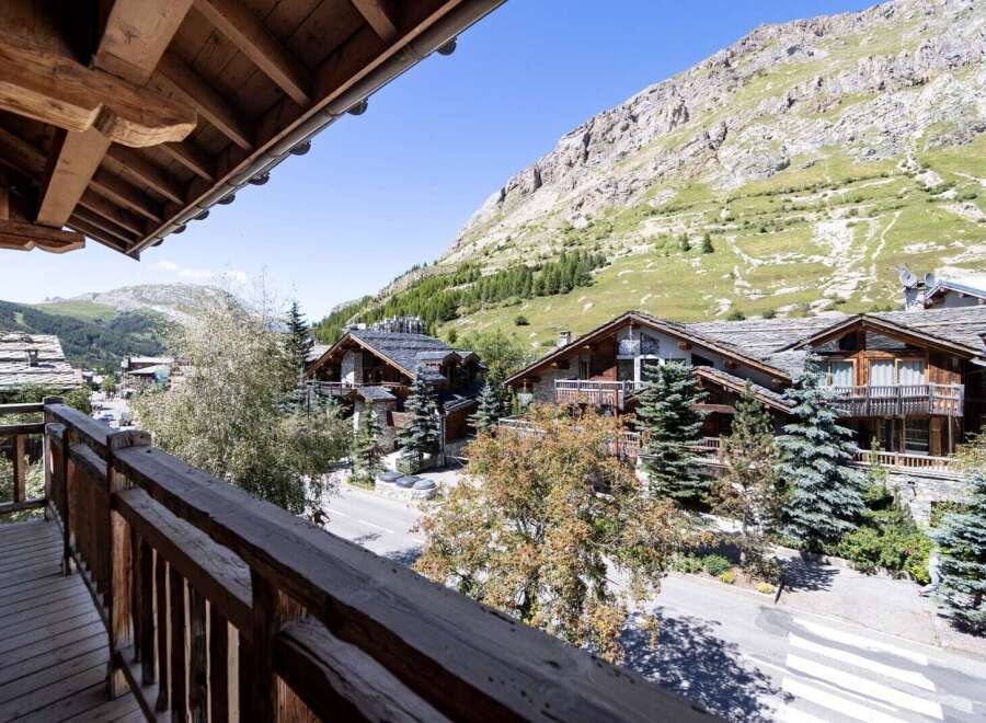 Experience the charm of mountain living in this stunning property.