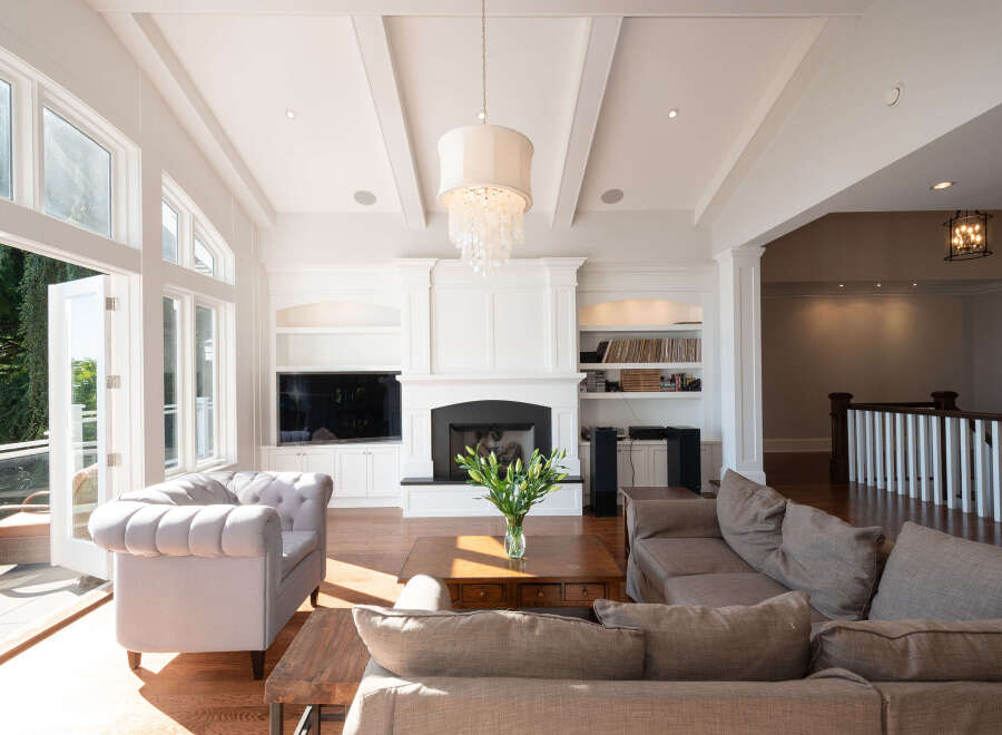 This stunning living room boasts a bright and airy atmosphere, perfect for relaxation and entertaining.