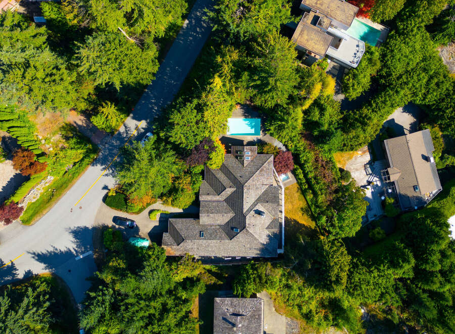 This stunning property boasts a luxurious home nestled amidst lush greenery, offering unparalleled privacy and tranquility.