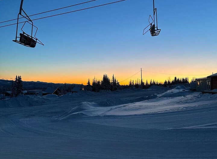 Enjoy breathtaking mountain views from this stunning property! This home features ski lift access, perfect for winter enthusiasts.