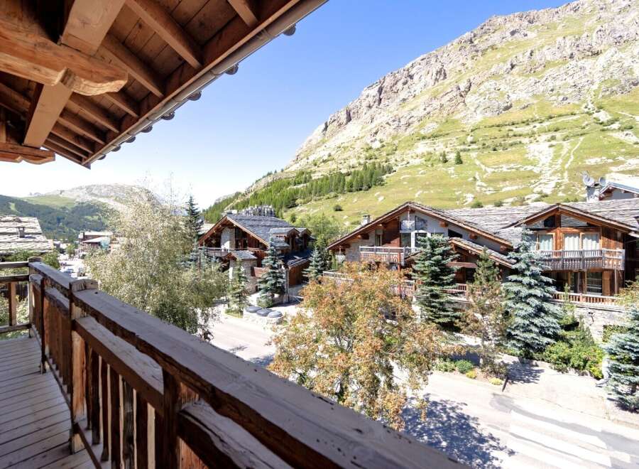 Experience the charm of mountain living in this stunning property.