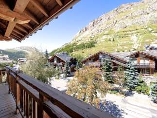 Experience the charm of mountain living in this stunning property.