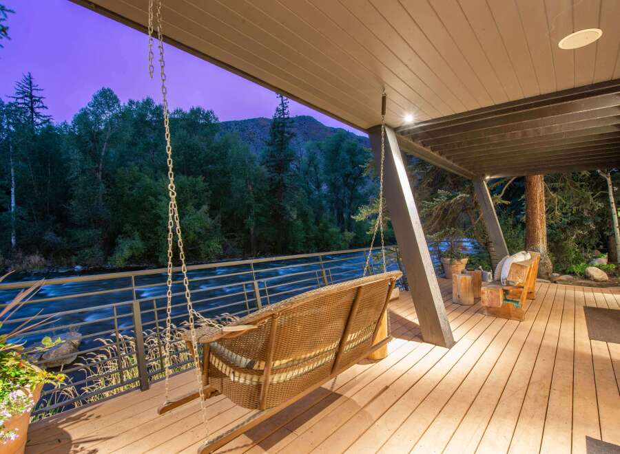 Experience the tranquility of riverside living with this stunning property.