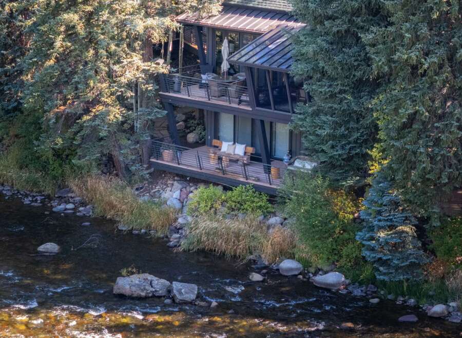 Nestled along a serene river, this stunning property offers a unique blend of natural beauty and modern design.