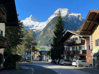 Discover the charm of this picturesque village nestled amidst stunning mountain scenery.