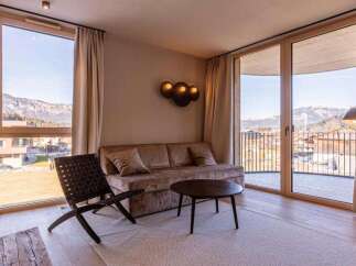 Experience luxury living with breathtaking mountain views in this stunning property.