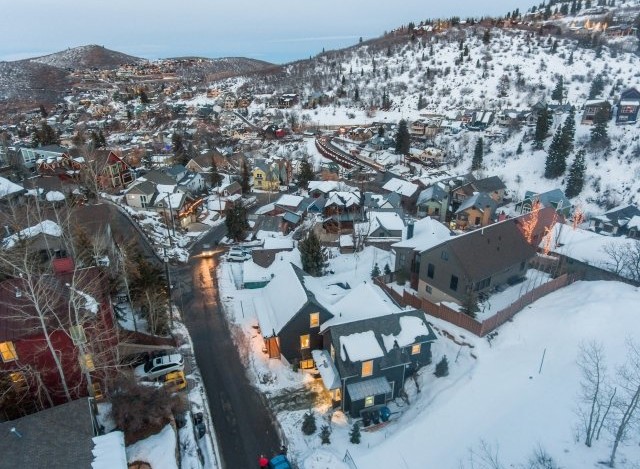 Nestled in a snow-covered mountainside, this charming home offers breathtaking views and a peaceful atmosphere.