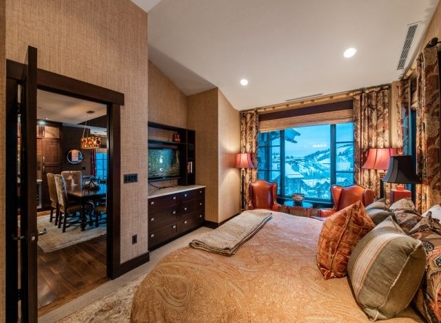 Luxurious mountain retreat boasting stunning views and a spacious master suite.