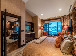 Luxurious mountain retreat boasting stunning views and a spacious master suite.